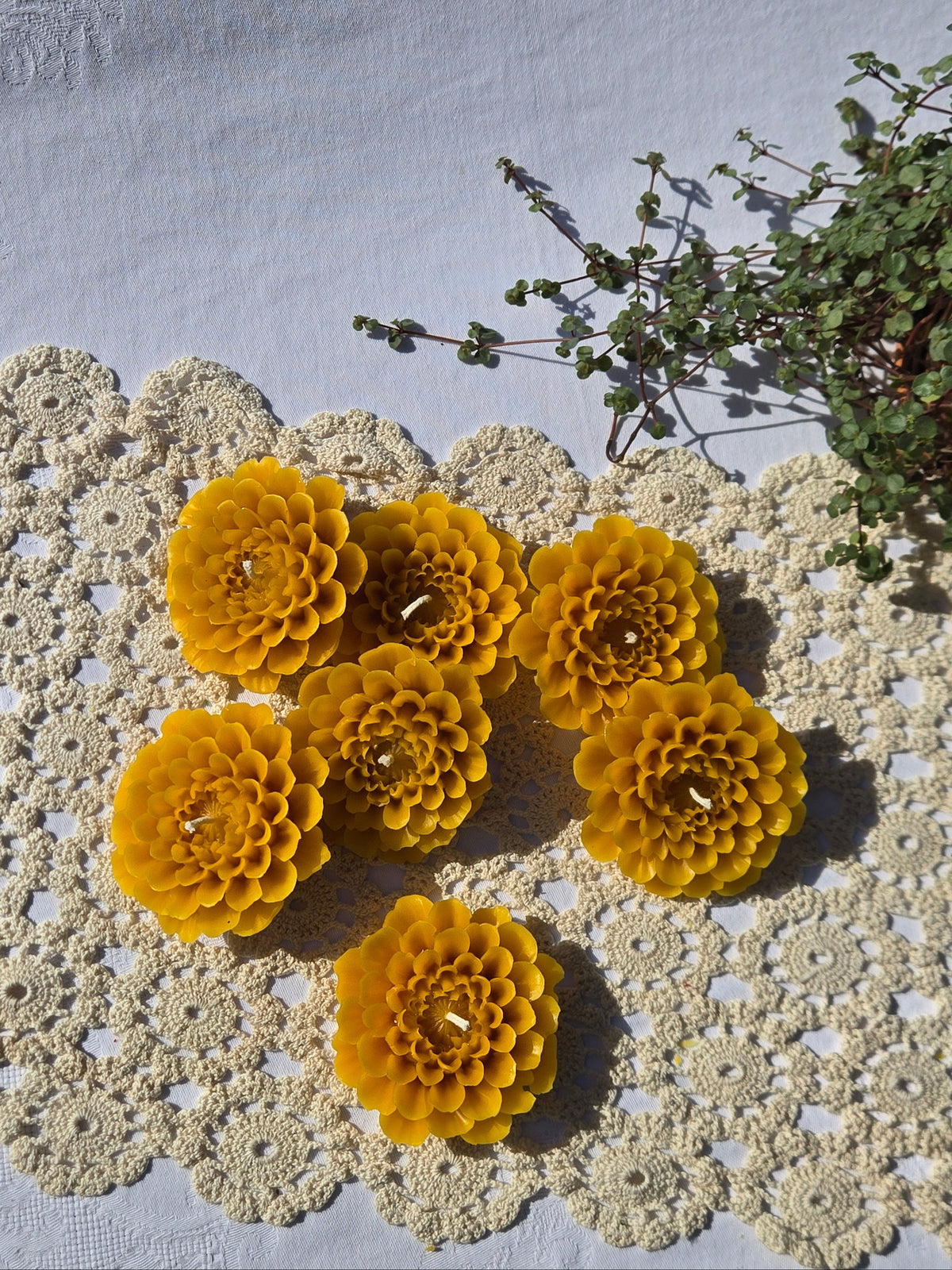 Dahlia Beeswax Candle | Handmade Pure Beeswax