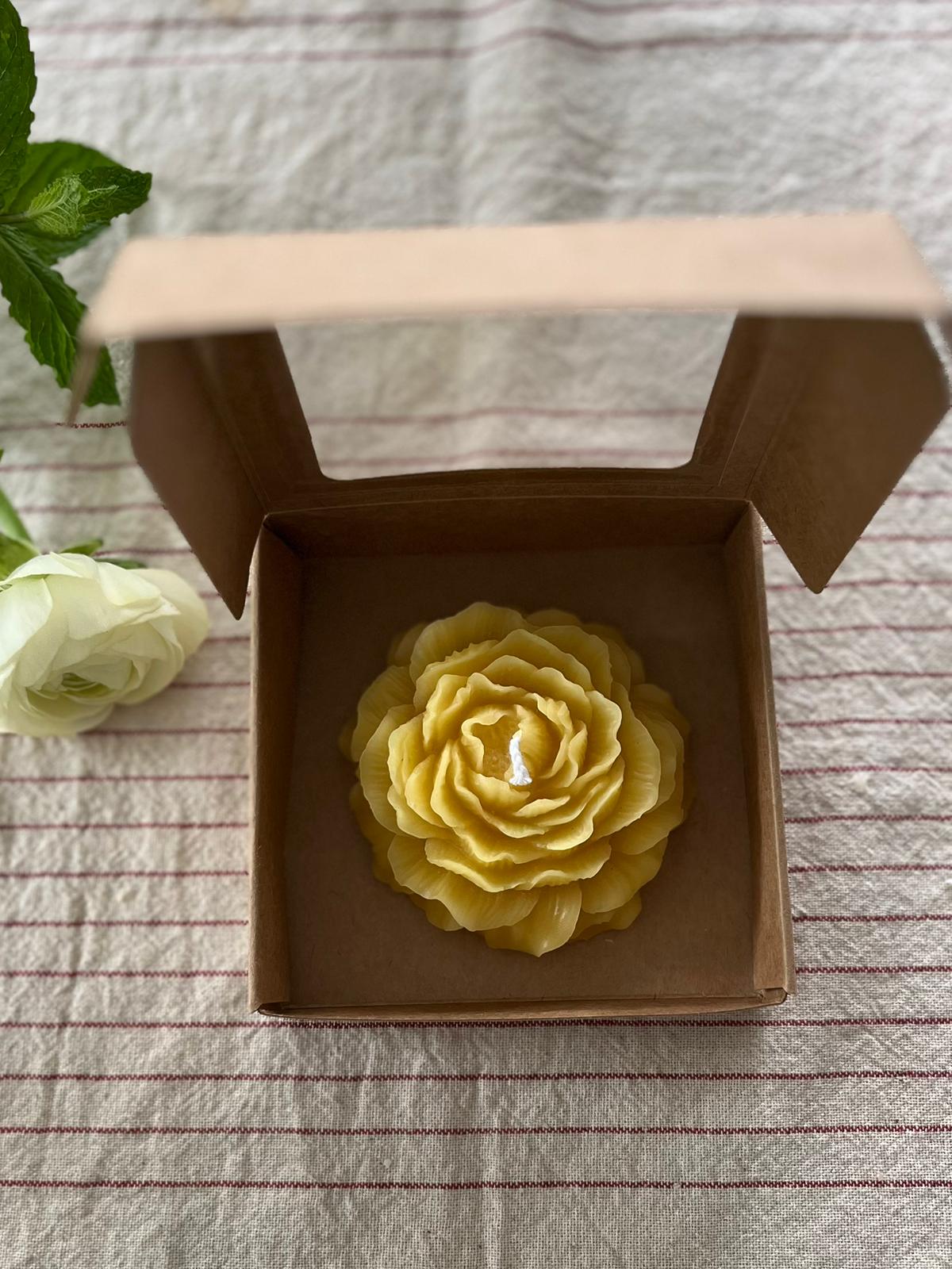 Peony beeswax candle