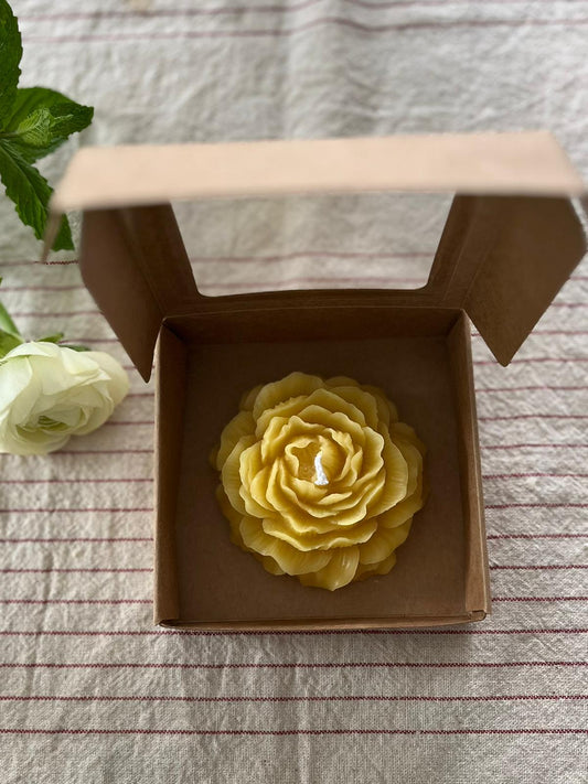 Peony beeswax candle