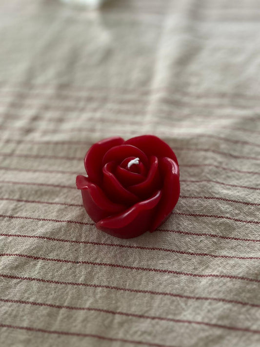 Beeswax red mini rose candle